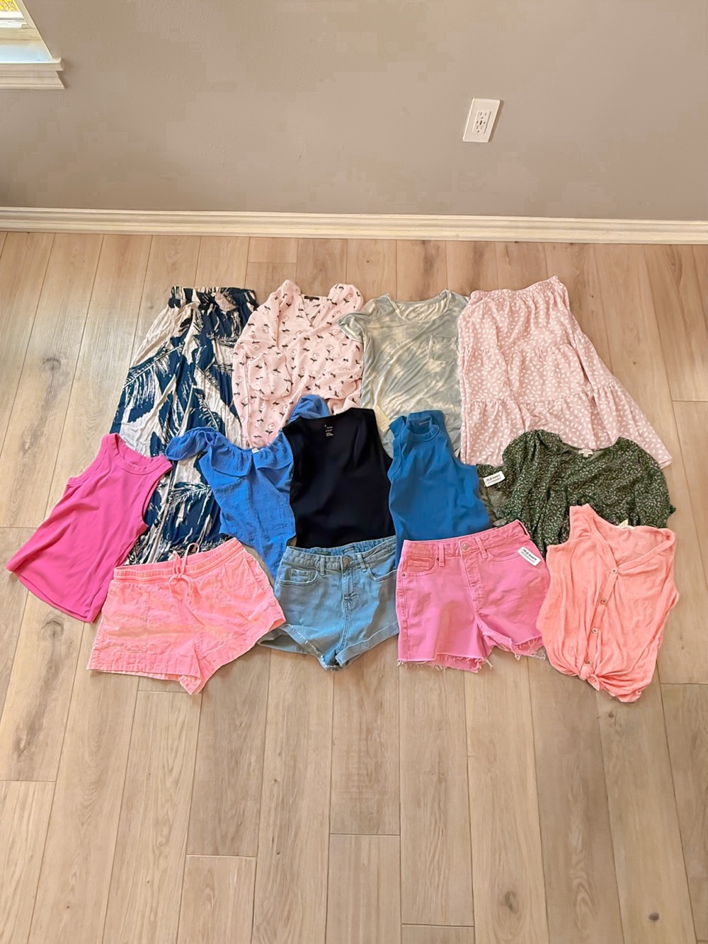 Women’s Vacation Capsule Bundle Medium Boho Floral Beach Summer Outfits